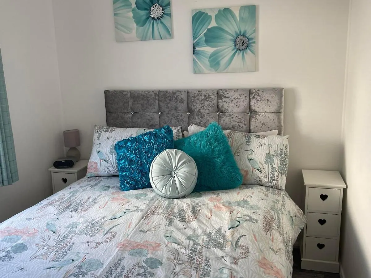 Chalet 81 South Shore Bridlington 2X Bedroom Detached Chalet Sleeps 4 Bessingby